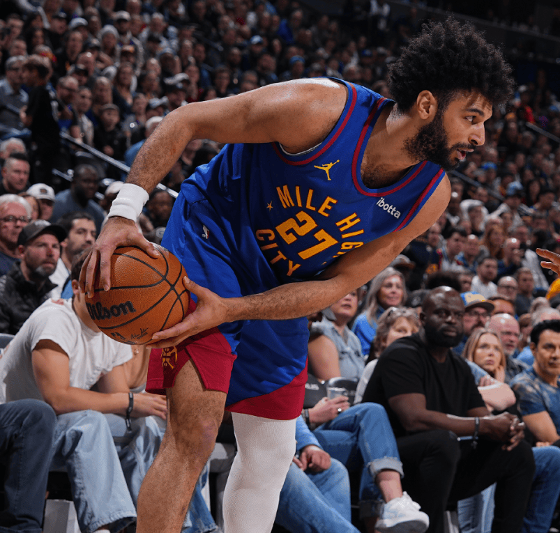 爱游戏体育-表现优异引发热议！，Scout在掘金比赛中出色防守再创辉煌时刻-爱游戏体育