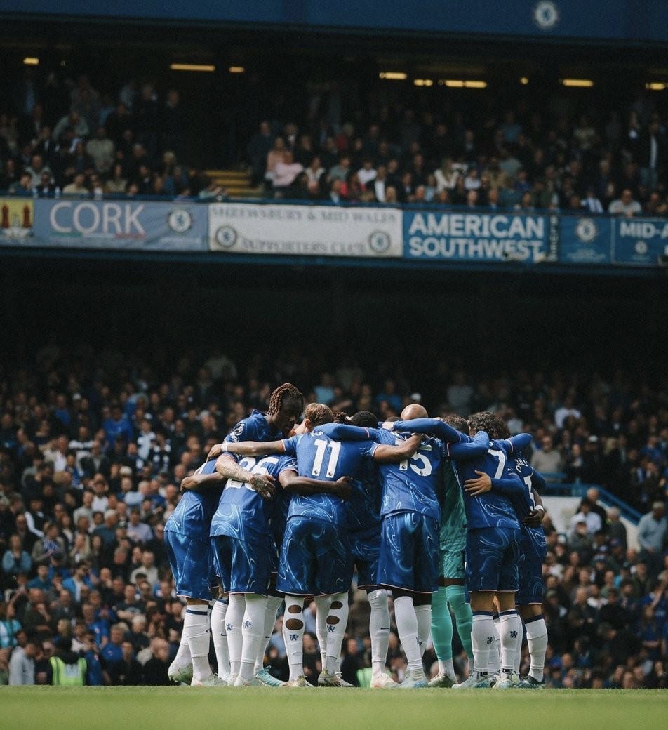 爱游戏-败北引爆全场！，莱万多夫斯基意外战胜切尔西全场沸腾不已-爱游戏