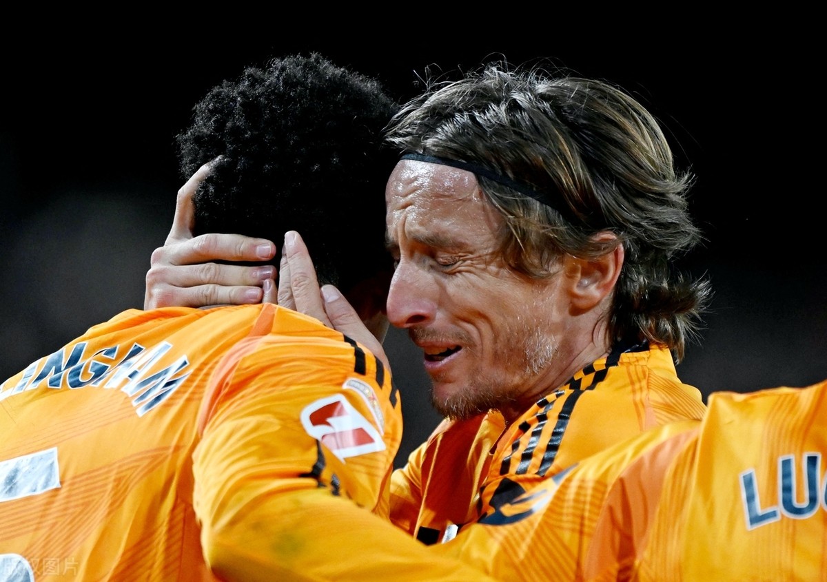 爱游戏官网-包含转折点皇家马德里造点机会，国王杯集结日攻防权衡，悬念犹存，控场能力受关注的词条-爱游戏官网